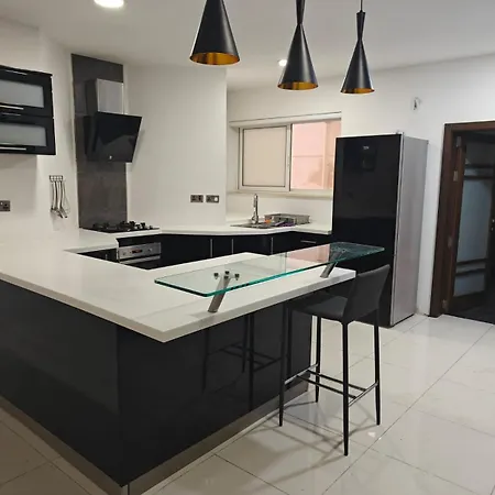 Modern Luxe Maisonette Apartment *