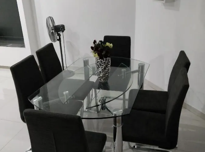 Modern Luxe Maisonette דירה *